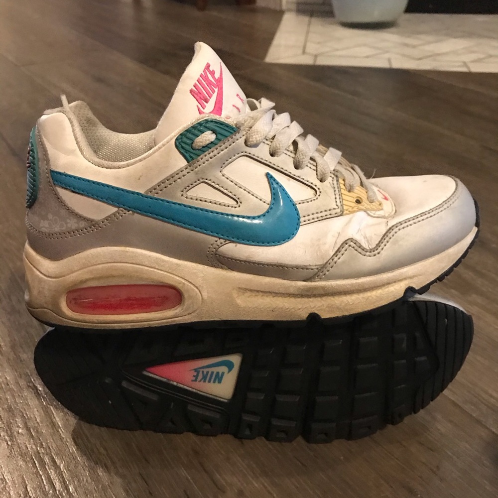 Nike Air Max Tennis Shoe